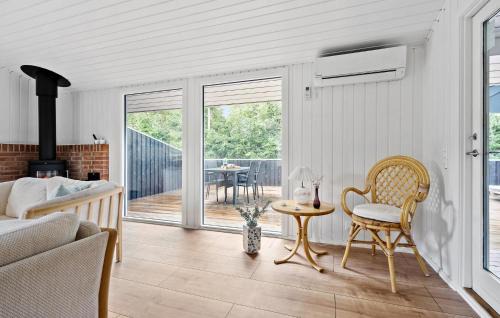 Skaven Strand House | Awesome Home In Tarm With Kitchen