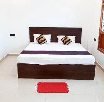 Ayodhya Hotel | AYODHYA HOTEL APRANA PALACE - BEST BUDGET ROOMS - #WI-FI #FULLY AIR CONDITIONING #PARKING - 900 Meters From RAM MANDIR - #Best Selling Hotel In Ayodhya