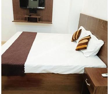 Ayodhya Hotel | AYODHYA HOTEL APRANA PALACE - BEST BUDGET ROOMS - #WI-FI #FULLY AIR CONDITIONING #PARKING - 900 Meters From RAM MANDIR - #Best Selling Hotel In Ayodhya