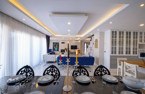 Mentese Villa | Büyük Aile Tatilleri İçin Mükemmel Seçim: 12 Kişilik, 6 Yatak Odalı Lüks Villa