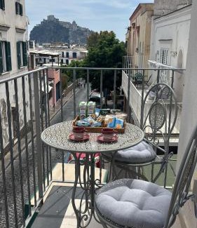 Ischia Porto Apartment | B&B A Due Passi