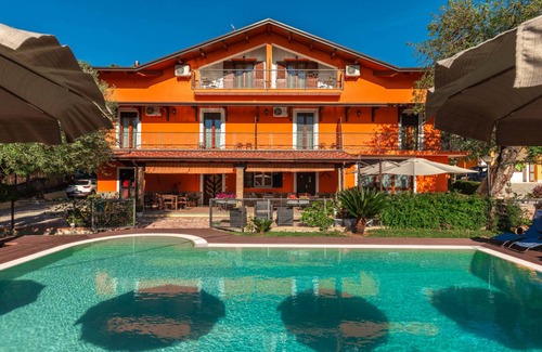 Roccadaspide Cabin | B&b La Mortella With Pool