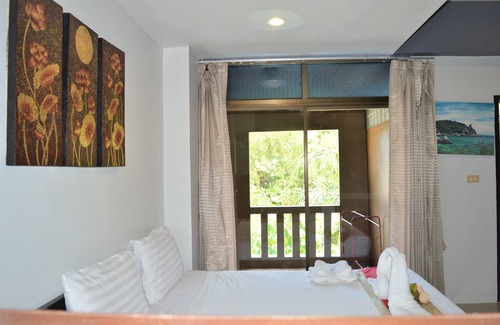 Khanom Hotel | B Square Hotel