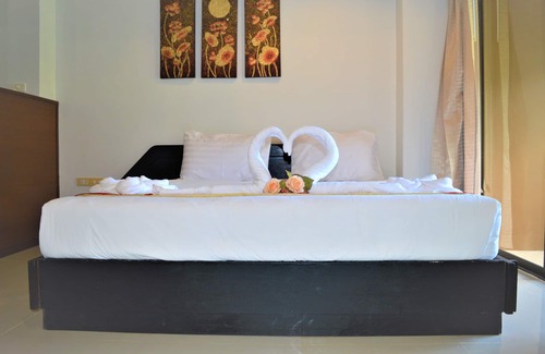 Khanom Hotel | B Square Hotel