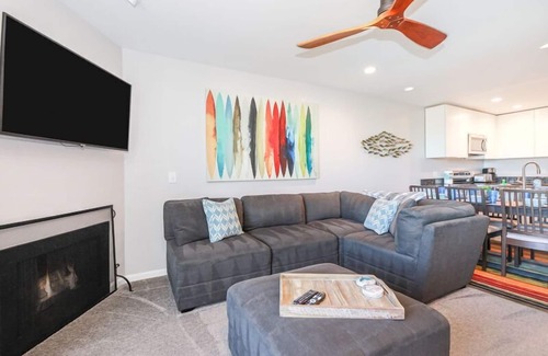 Townsite Condo | B306 - Luxury Penthouse with spacious deck. Enjoy ocean View from Deck lounge sun bed