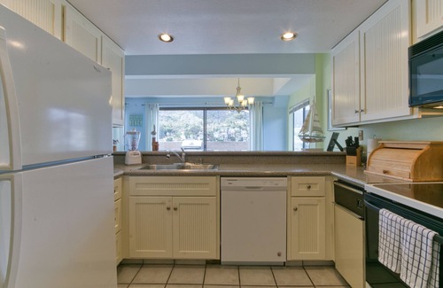Avalon Condo | B44: 2 Bedroom, 2 Bath Townhome Condo, Balcony with Views, Pool