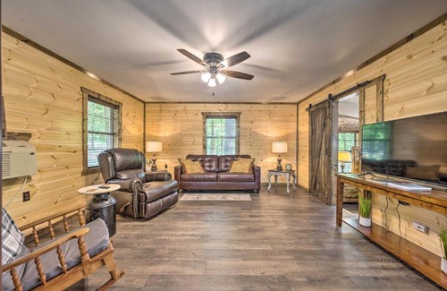 Broken Bow House | Backwoods Hideout Remote Couples Getaway!