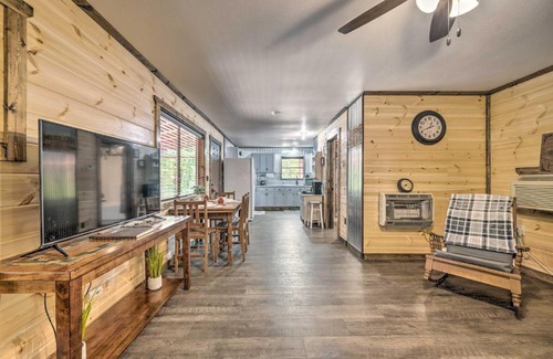 Broken Bow House | Backwoods Hideout Remote Couples Getaway!
