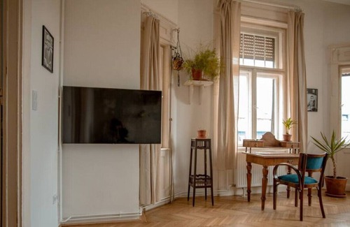 Csarnok negyed Apartment | Bacso big flat H2 · Stunning bright Apartment in the CENTER
