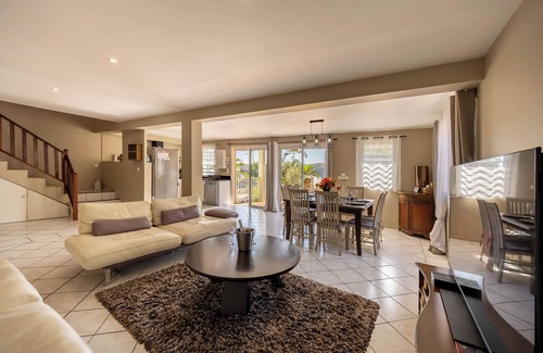 Carosse Villa | Badamier Blanc 5* family villa in st Gille heated pool