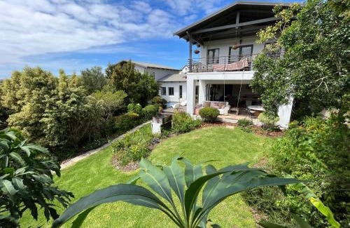 Plettenberg Bay House | Baha Sanctuary House - 3 Bedroom House with Pool