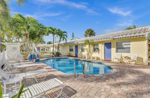 Pompano Beach Apartment | Bahama Beach Club Pompano - Fort Lauderdale - Charming and Cozy Studios & Apartments close to Beach with Pool