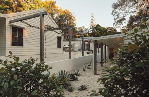 Ewingsdale House | Bailan Byron Serene Luxury Villa