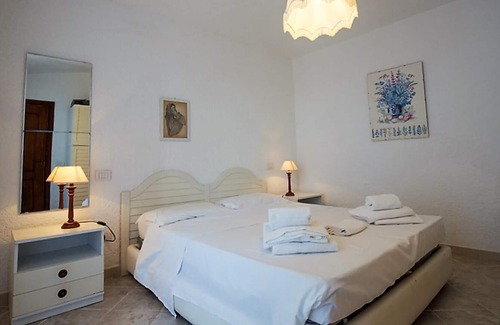 Baja Sardinia House | BAJA SARDINIA NICE APARTMENT 50 METERS FAR FROM THE SEA