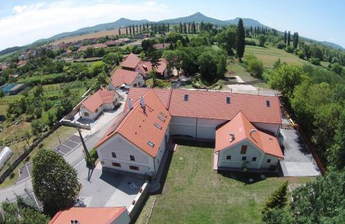 Gyulakeszi Bed & Breakfast | Bak Vendéglő