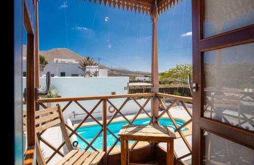 Tiagua Apartment | Balcón Botánico - Shared Pool - Central Island Location - 10 mins drive to Famara and La Santa