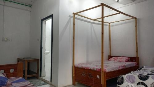 Stone Town House | Balcony Bliss & Private Bath at Mamdalis