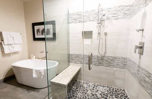 Deer Valley Apartment | Bald Eagle Two Bedroom 2 Apartment Hotel by RedAwning