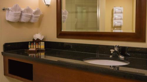 Downtown West Hotel | Baltimore Marriott Inner Harbor at Camden Yards