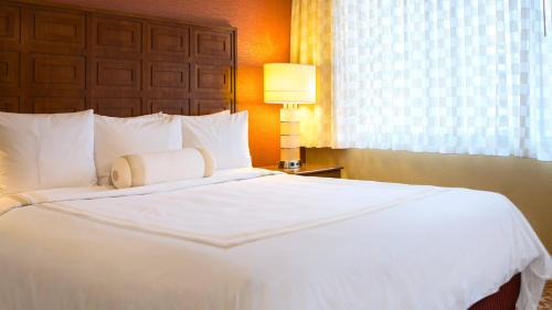 Downtown West Hotel | Baltimore Marriott Inner Harbor at Camden Yards