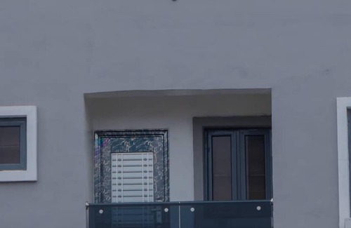 Surulere Apartment | Bamgbose Apartments - Sleeps 2 - Parking - Wifi