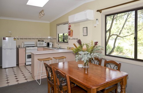 Pokolbin Cabin | Banksia Cabin 4 - 2 bedroom with 2 x queen beds