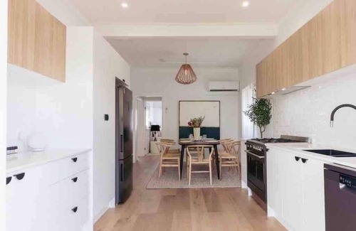 Bardon House | Bardon Luxe 3 bed 2 bath + pool