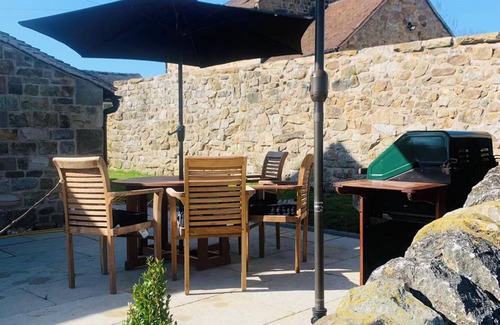 Winkhill House | Barn Conversion - Sleeps 4 - Pet friendly - Garden