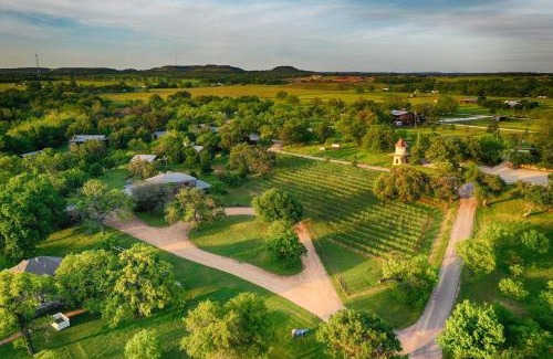 Fredericksburg Resort | Barons CreekSide Resort
