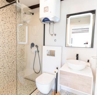 Vir Apartment | Basic Old House