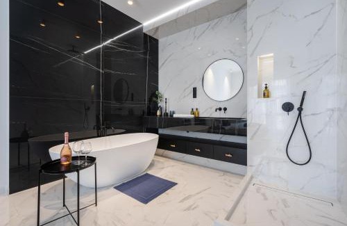 Inner City Budapest Apartment | Basilica Presidential panorama suits