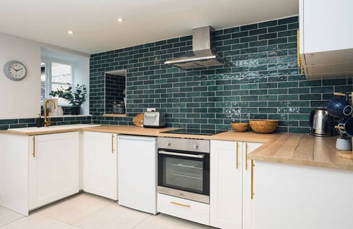 High Peak Cottage | Basin Cottage - UK45209