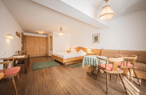 Seefeld Pedestrian Zone Hotel | Batzenhäusl