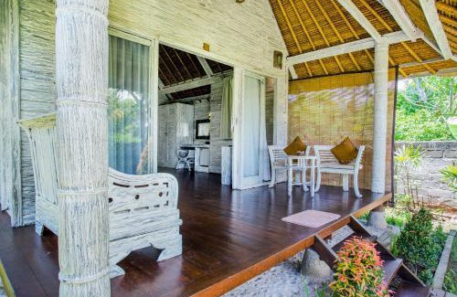 Mushroom Bay Resort | Bay Shore Huts