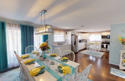 Villas House | BayDreamer ~Pool~Pet-Friendly~1.5 Blks from Bay