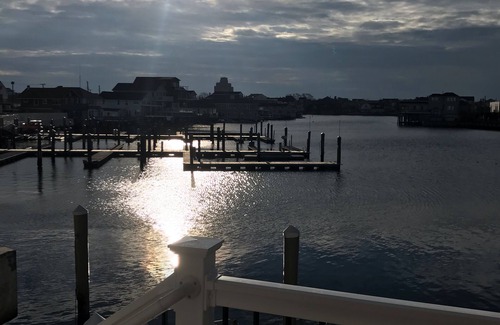 Ventnor City House | Bayfront family friendly home with Elevator!