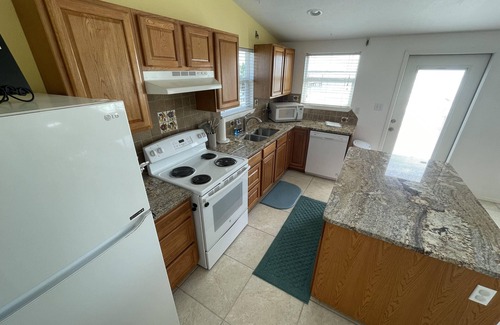 Rockport House | Bayfront Home w/NEW 240' Private Fishing Pier - 2/2, sleeps 6