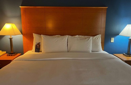 Brenham Hotel | Baymont by Wyndham Brenham