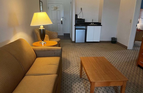 Brenham Hotel | Baymont by Wyndham Brenham