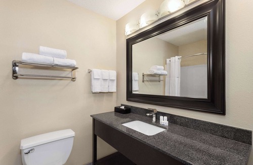 Akron Hotel | Baymont by Wyndham Copley Akron
