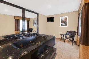 Grand Rapids Hotel | Baymont by Wyndham Grand Rapids Airport