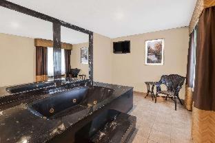 Grand Rapids Hotel | Baymont by Wyndham Grand Rapids Airport