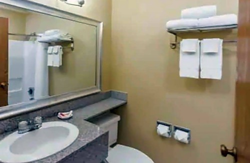 Normal Hotel | Baymont by Wyndham Normal Bloomington