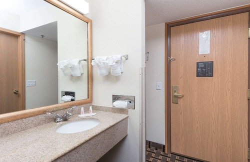 Osage Beach Hotel | Baymont by Wyndham Osage Beach