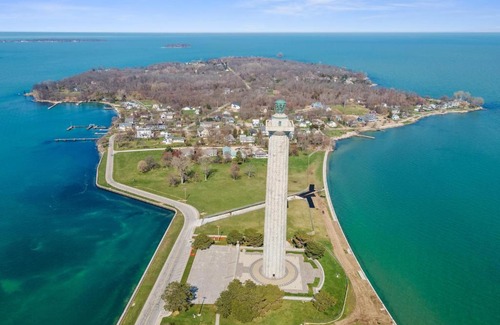 Put-in-Bay Hotel | BayShore K #124