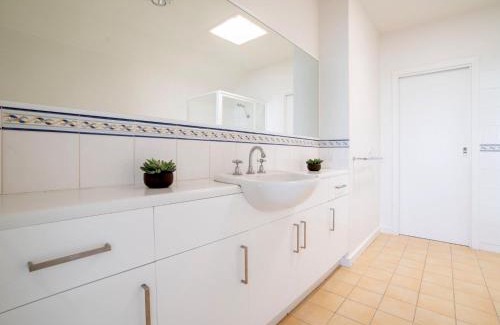 Port Fairy House | Bayview Beachfront Apartment