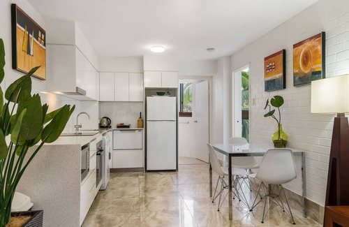 Byron Bay Apartment | Bayview Beachfront Apartments, in town right on the beach