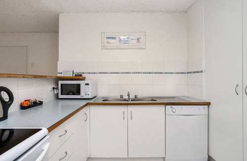 Byron Bay Apartment | Bayview Beachfront Apartments, in town right on the beach