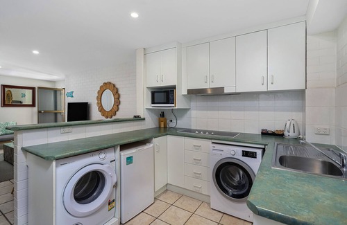 Byron Bay Apartment | Bayview Beachfront Apartments, in town right on the beach
