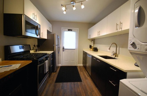 Brookwood Apartment | (BCL1b) Isolate in Style. Professionally Cleaned & Sanitized, No-Contact Stays.